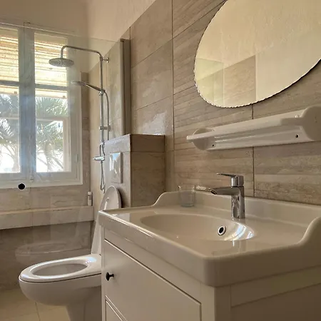 Authentique Le Cactus Entierement Renovee Climatisee Proche Des Plages Du Centre Du Lavandou Et Du Supermarche Villa