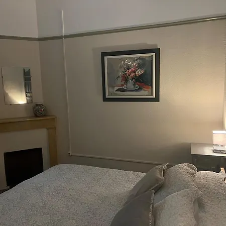 Authentique Le Cactus Entierement Renovee Climatisee Proche Des Plages Du Centre Du Lavandou Et Du Supermarche