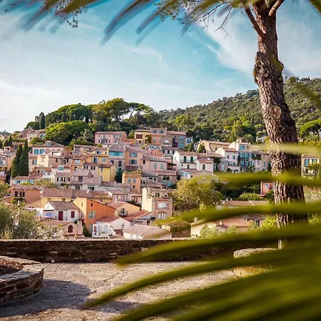 Authentique Le Cactus Entierement Renovee Climatisee Proche Des Plages Du Centre Du Lavandou Et Du Supermarche Villa